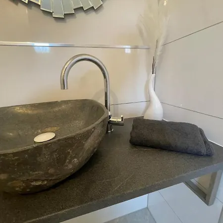 House With Garden, Free Parking Отель 3*